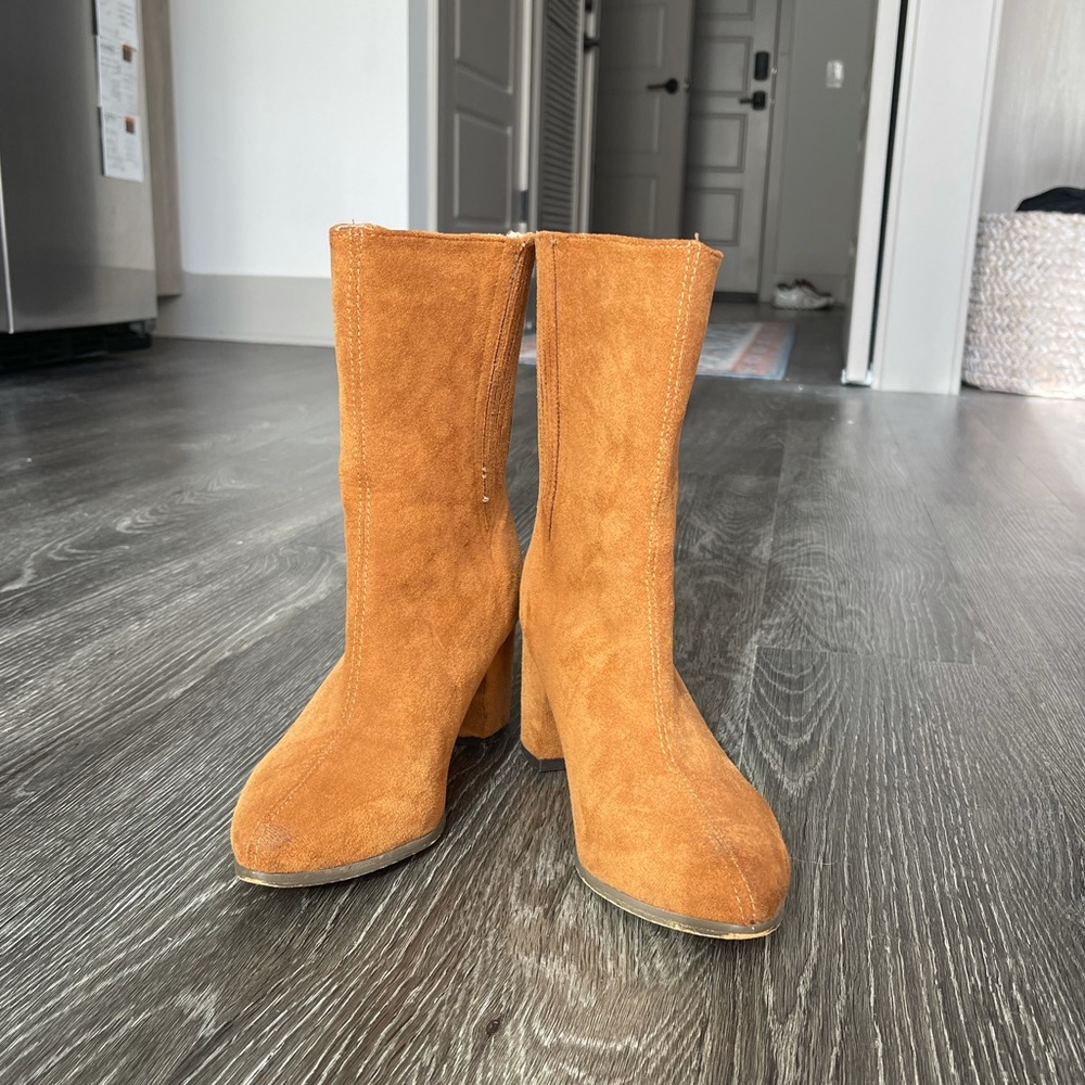Vestique Camel Suede Booties